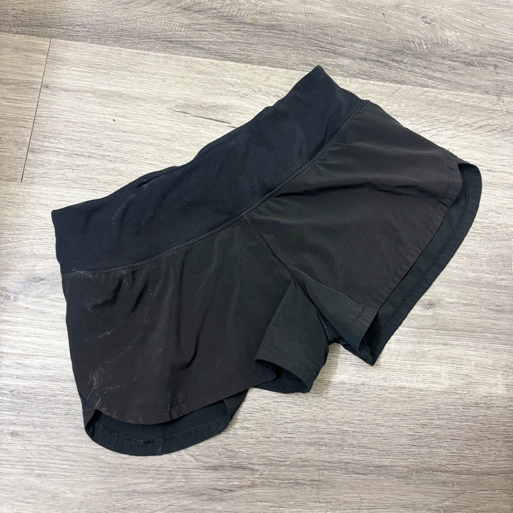 Vuori running shorts - Picture 2 of 5